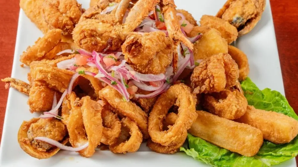 Jalea de mariscos, fried seafood platter