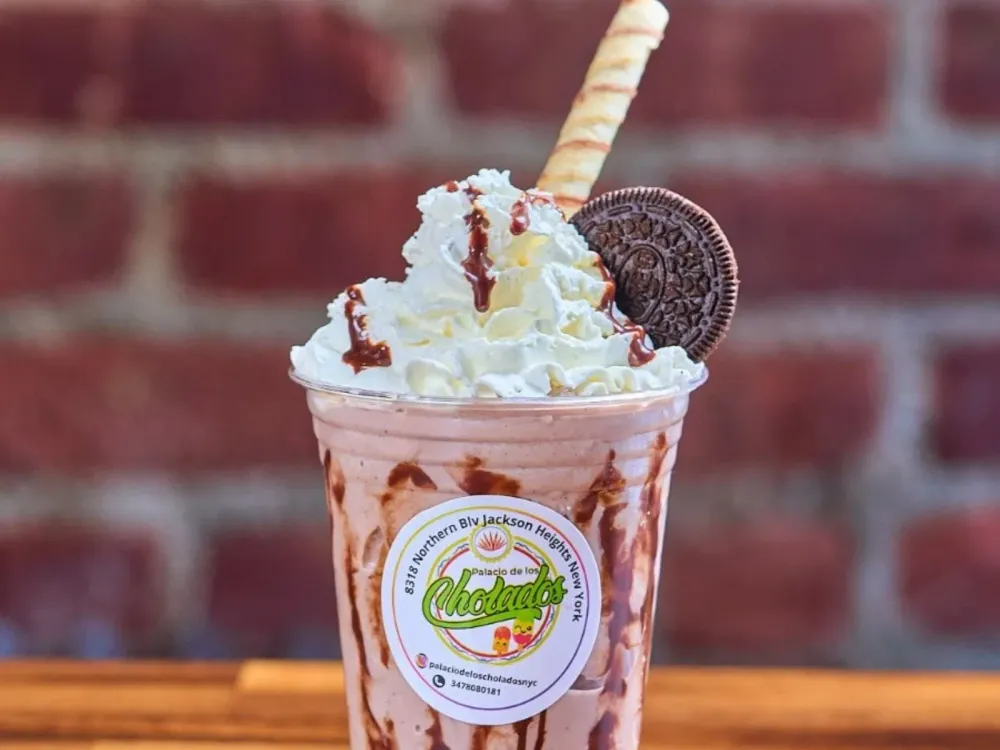 Frappé de Oreo with whipped cream